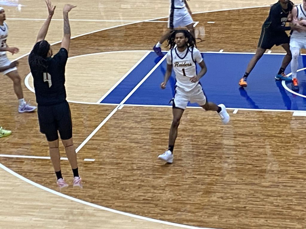 Glen Oaks men drop close game to Grand Rapids 95-91